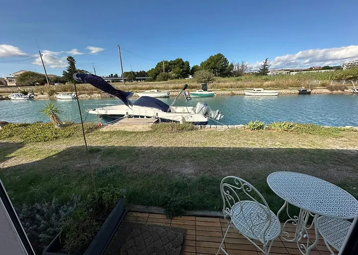 La Au Bord Du Canal *
