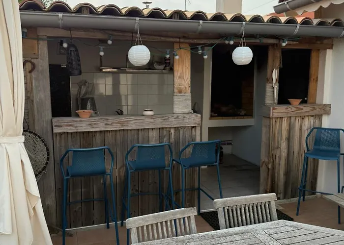 La Au Bord Du Canal Villa