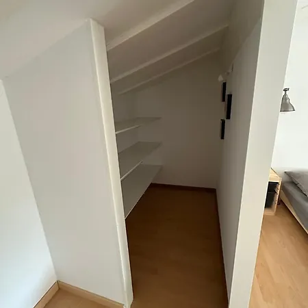 La Au Bord Du Canal *