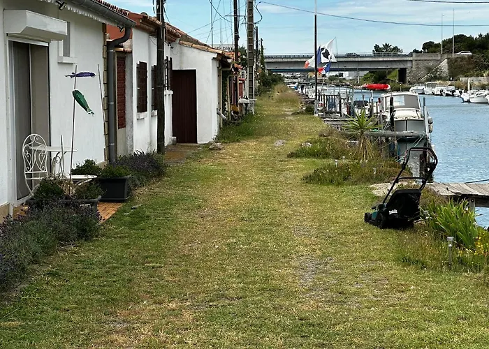 La Au Bord Du Canal וילה פרונטיניאן
